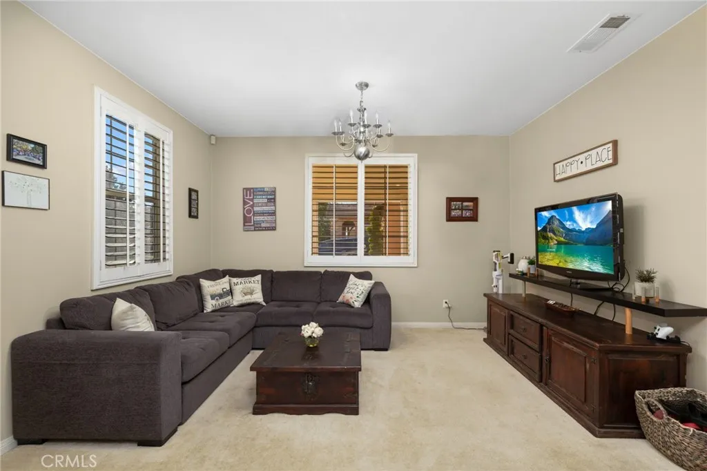 653 E Gardenia Drive, Azusa, California 91702 home-pic-4