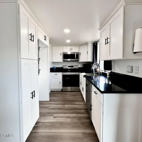 129 E Ventura St #A Kitchen