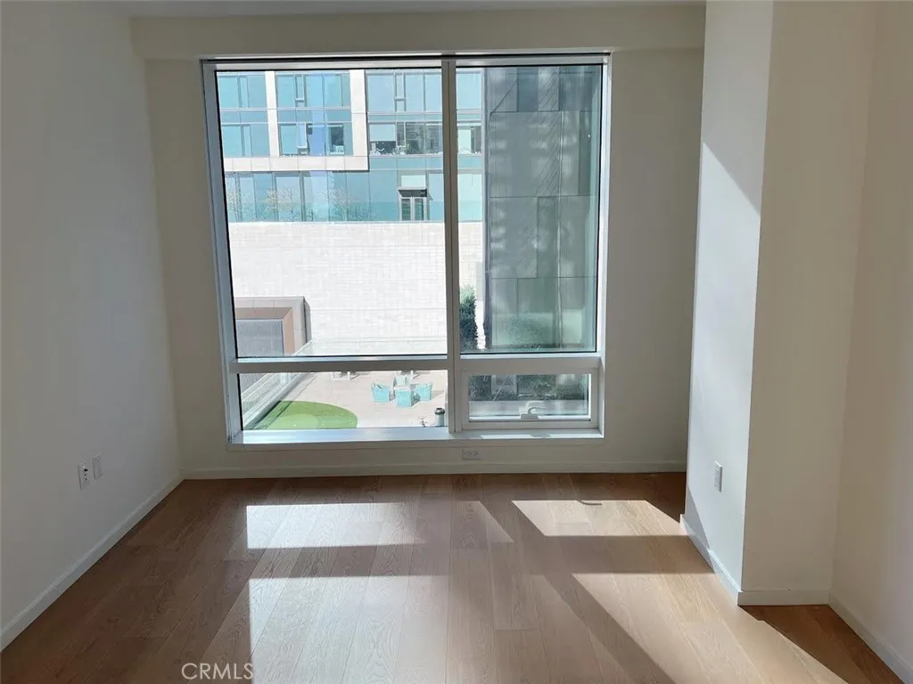 877 Francisco St home-pic-4