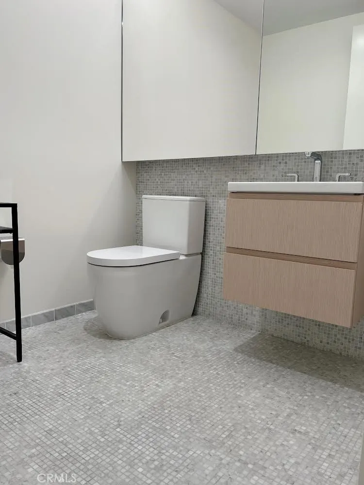 877 Francisco St home-pic-9