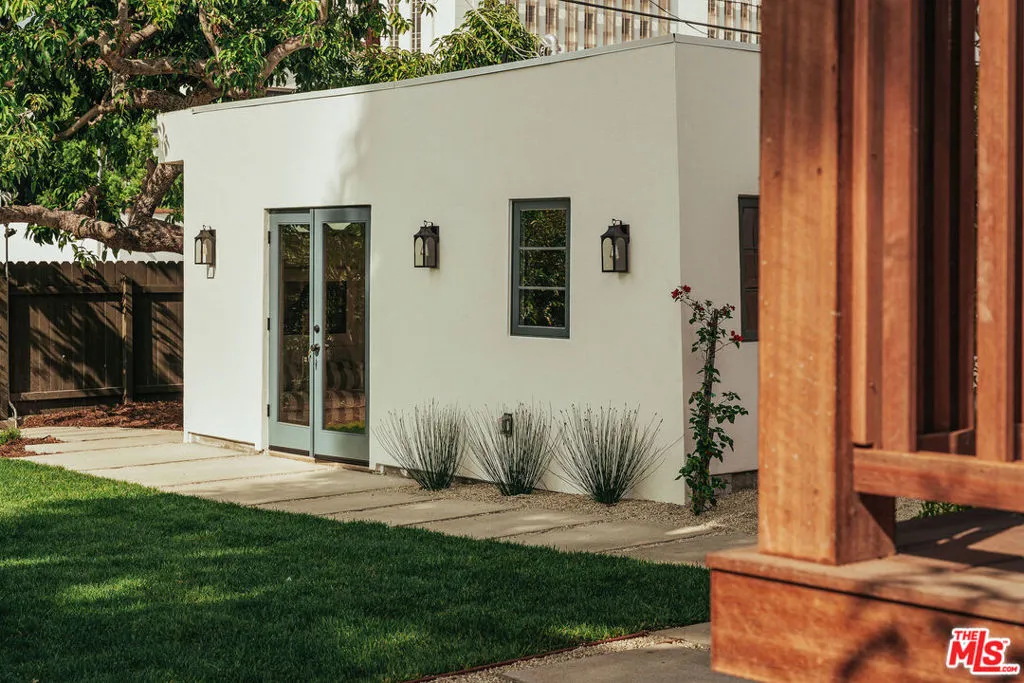 845 S Muirfield Road, Los Angeles, California 90005 home-pic-48