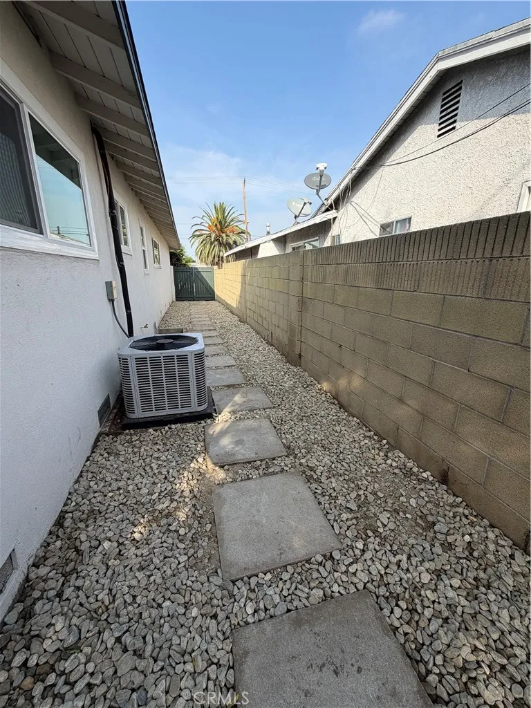 1804 E South, Anaheim, California 92805 home-pic-18