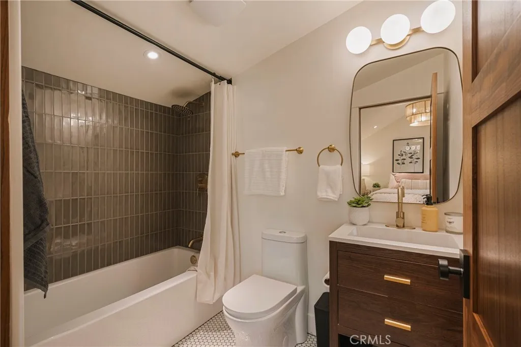 4633 Russell, Los Feliz, California 90027 home-pic-18