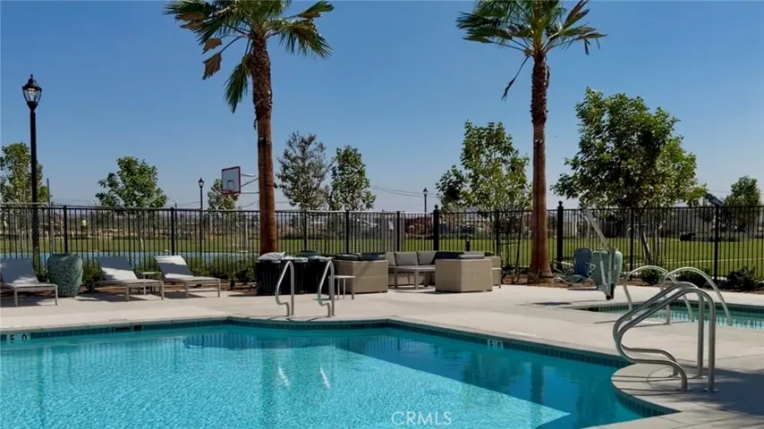 Community Pool and Jacuzzi