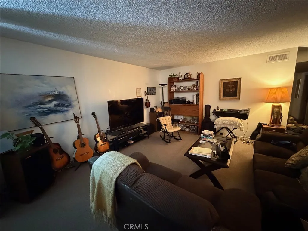 5301 Balboa Boulevard F2, Encino, California 91316 home-pic-1