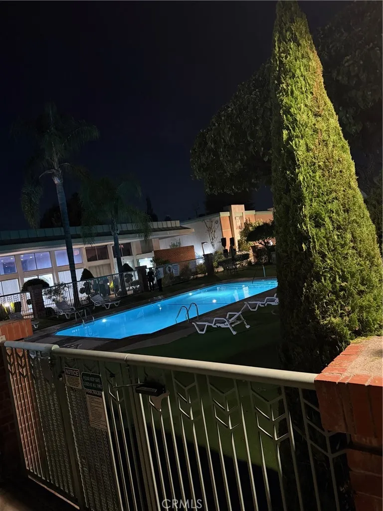 5301 Balboa Boulevard F2, Encino, California 91316 home-pic-12