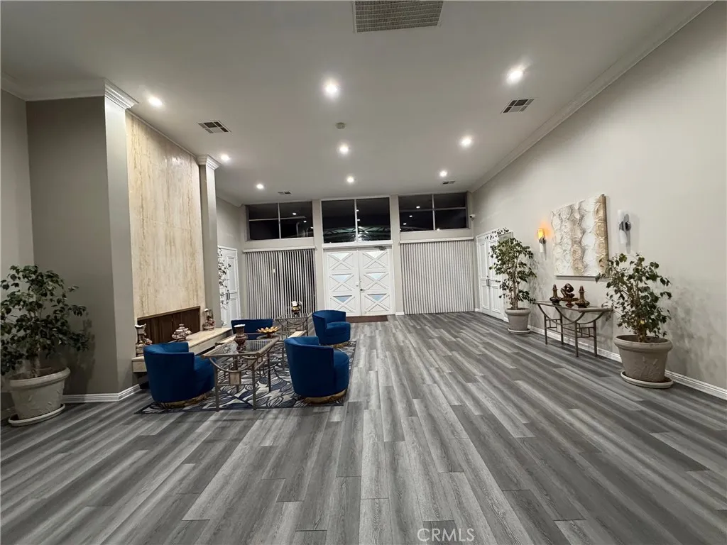 5301 Balboa Boulevard F2, Encino, California 91316 home-pic-0