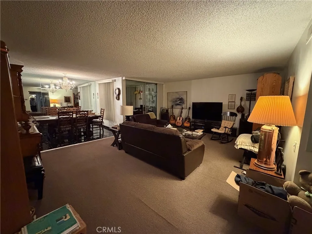 5301 Balboa Boulevard F2, Encino, California 91316 home-pic-4