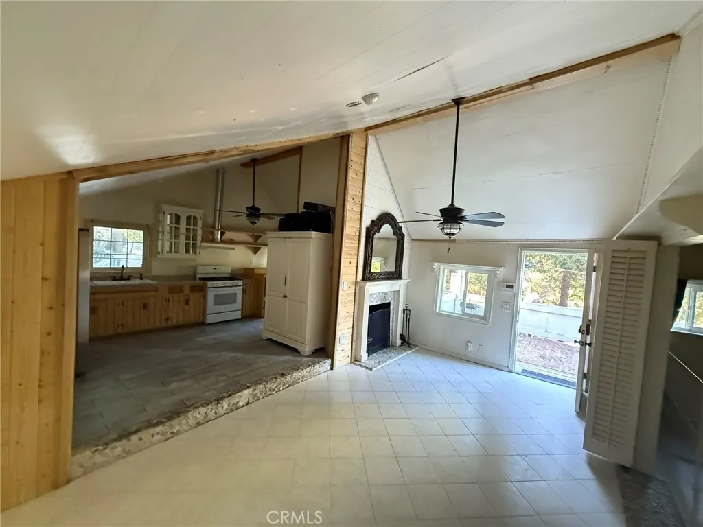 23489 Lake, Crestline, California 92325 home-pic-9