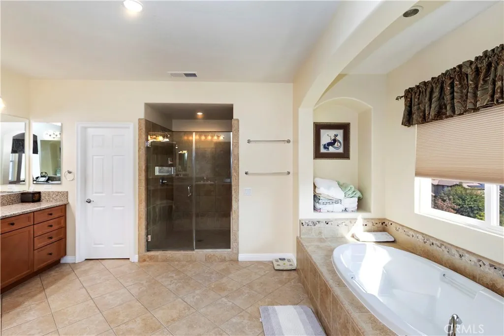16696 S Peak Court, Riverside, California 92503 home-pic-36