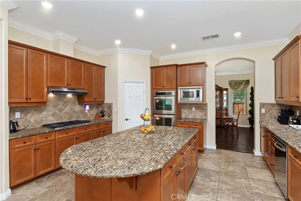16696 S Peak Court, Riverside, California 92503 home-pic-14