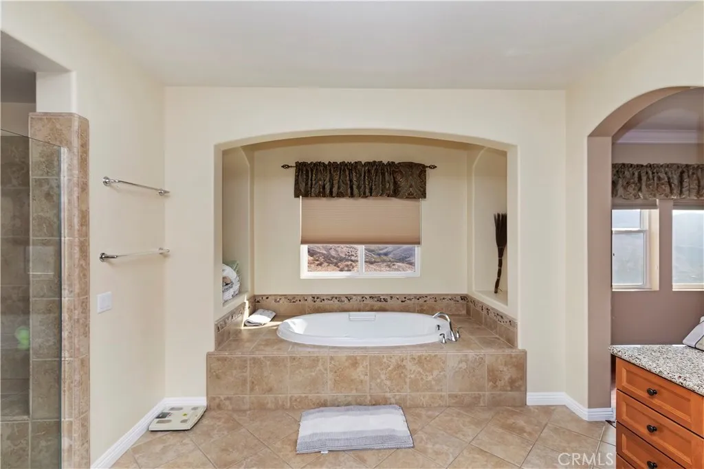 16696 S Peak Court, Riverside, California 92503 home-pic-37