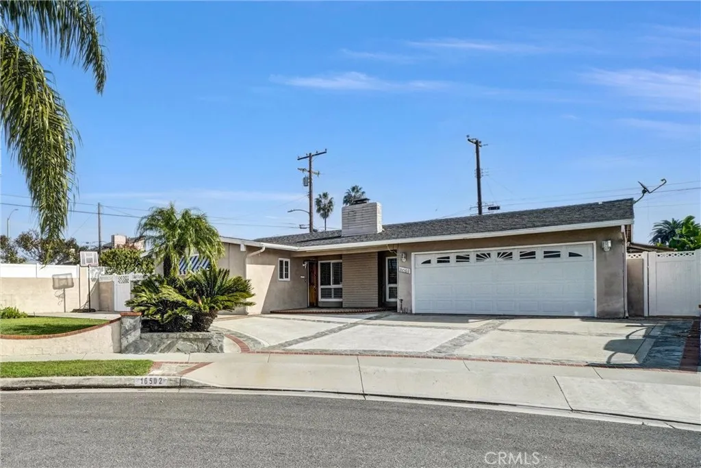 16502 Loire, Huntington Beach, California 92647 home-pic-1