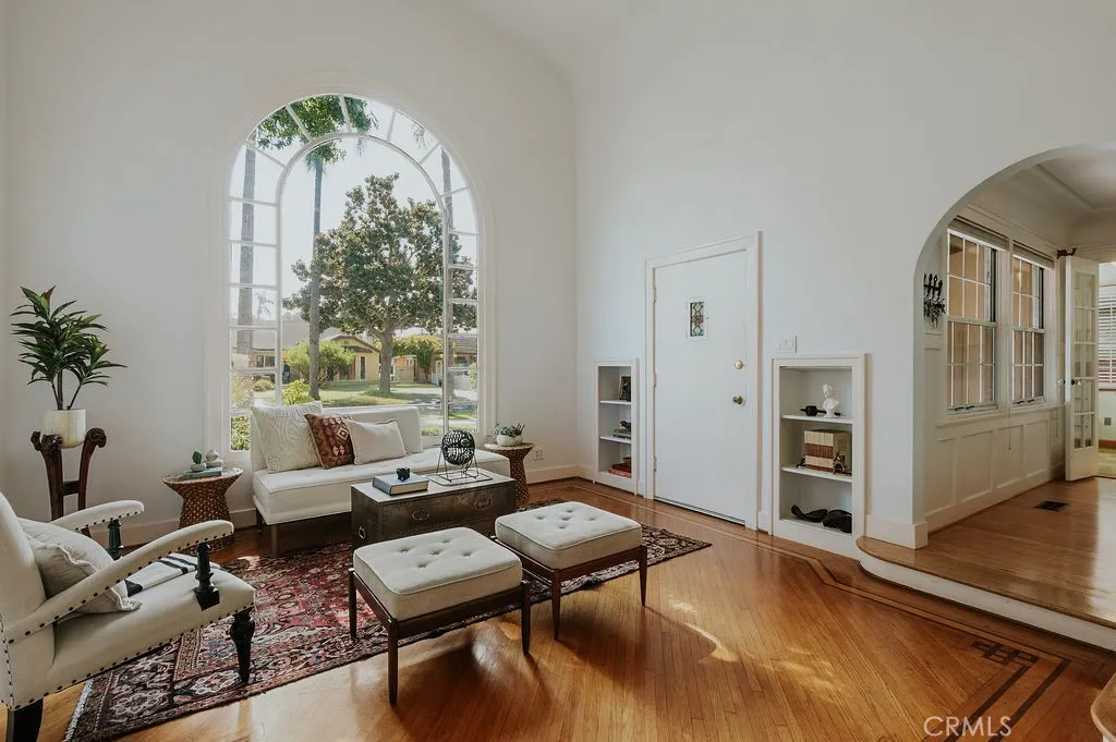 521 W Whiting Avenue, Fullerton, California 92832 home-pic-3