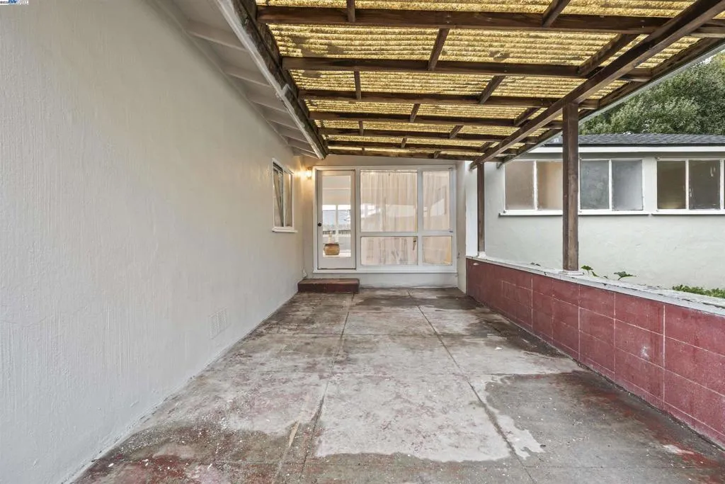 2541 Duke Ave, Richmond, California 94806 home-pic-14