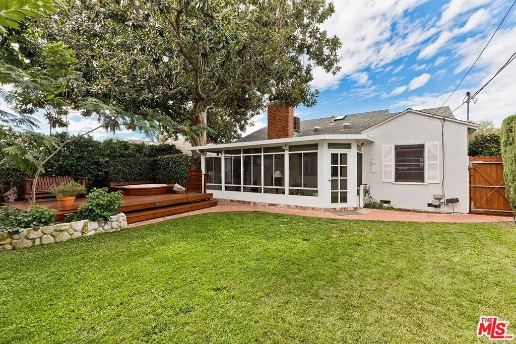 6910 Cantaloupe Avenue, Van Nuys, California 91405 home-pic-31