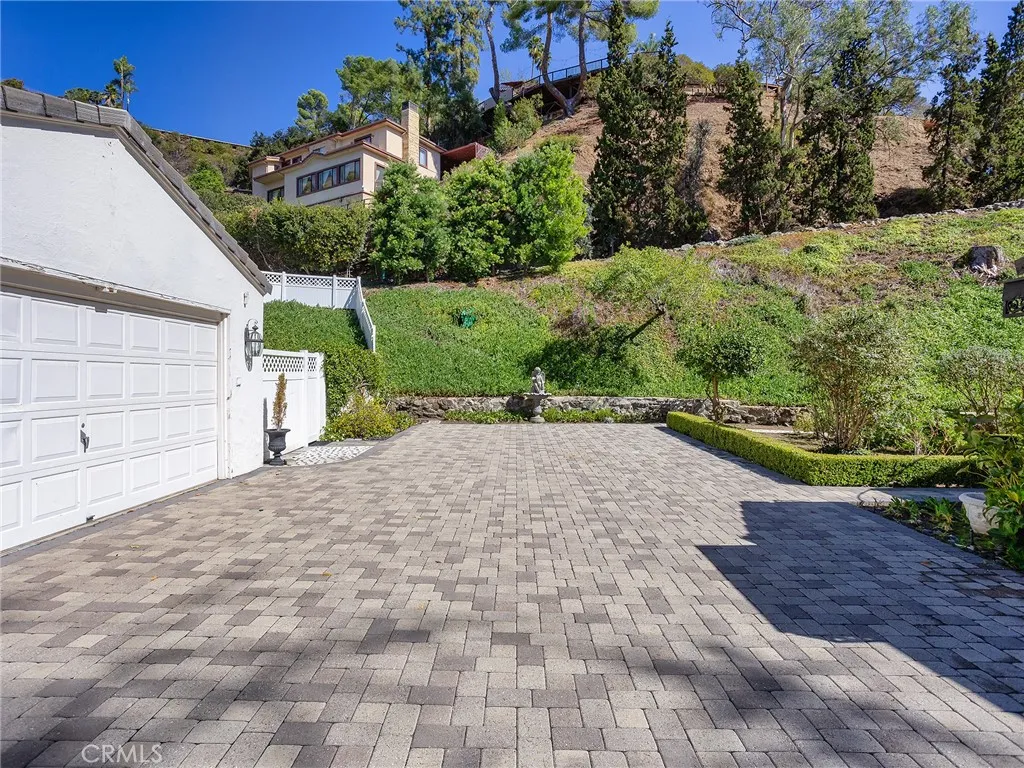 1620 Melwood Drive, Glendale, California 91207 home-pic-33