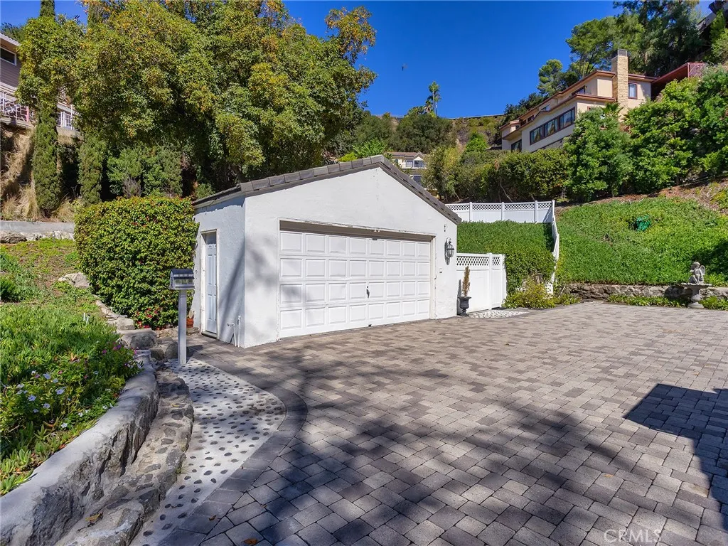1620 Melwood Drive, Glendale, California 91207 home-pic-32