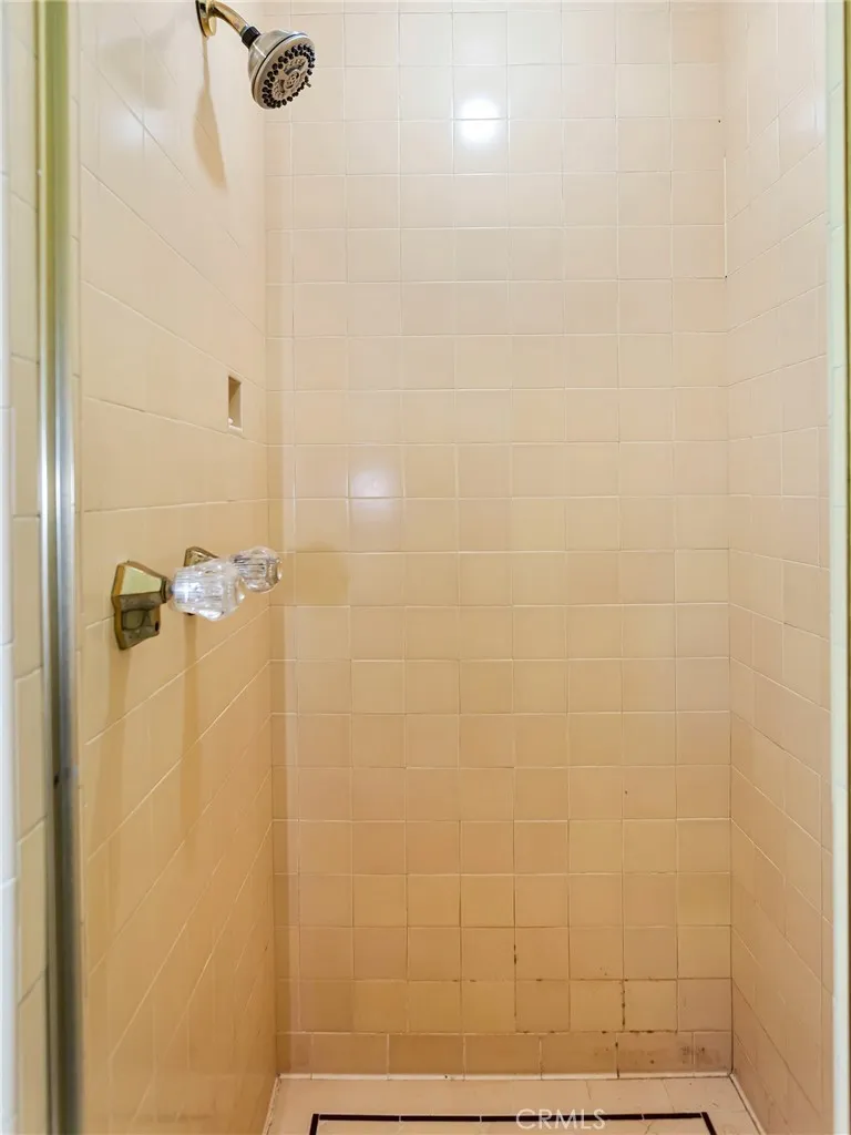 1620 Melwood Drive, Glendale, California 91207 home-pic-26