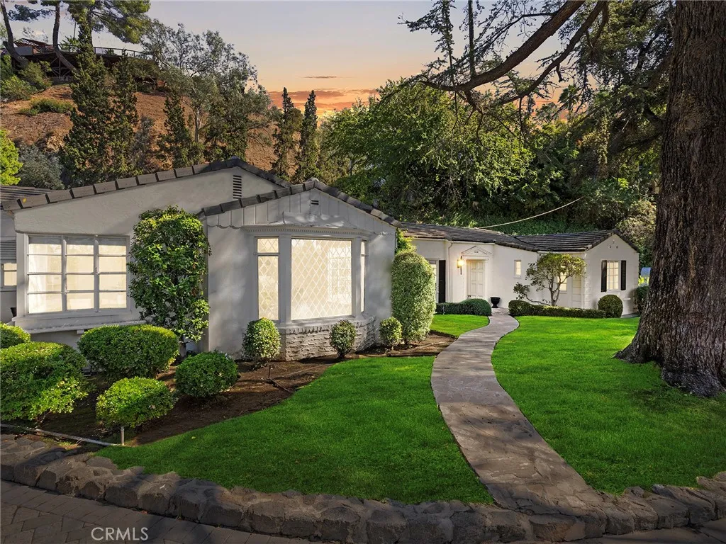 1620 Melwood Drive, Glendale, California 91207 home-pic-1
