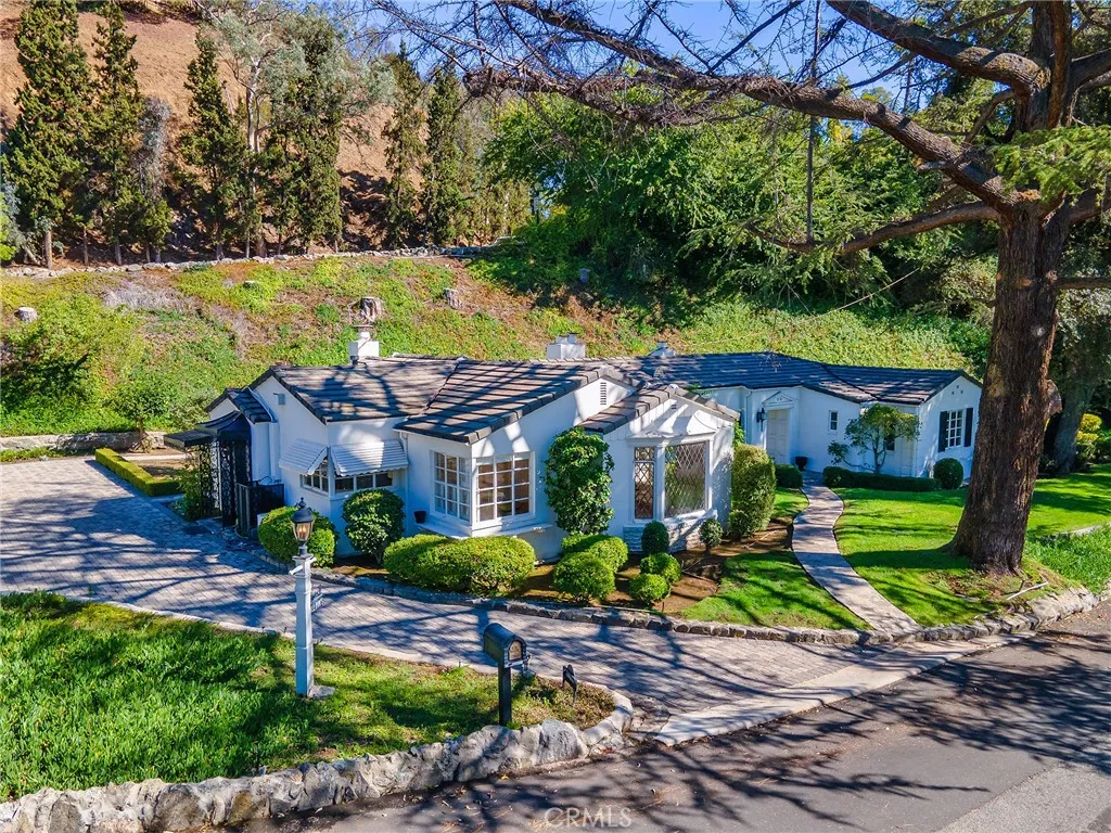 1620 Melwood Drive, Glendale, California 91207 home-pic-45
