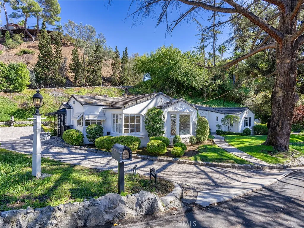 1620 Melwood Drive, Glendale, California 91207 home-pic-0