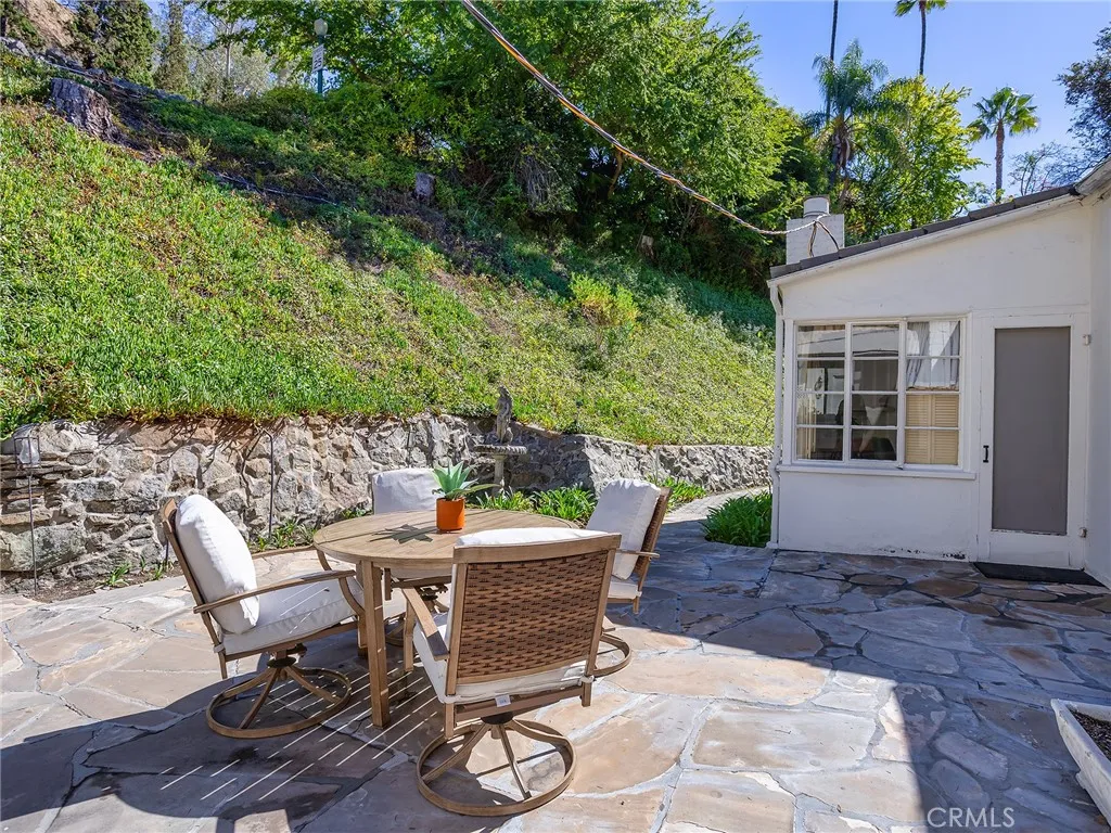 1620 Melwood Drive, Glendale, California 91207 home-pic-37