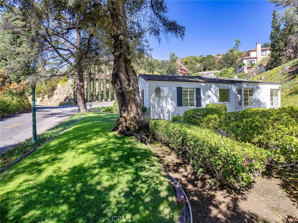1620 Melwood Drive, Glendale, California 91207 home-pic-42
