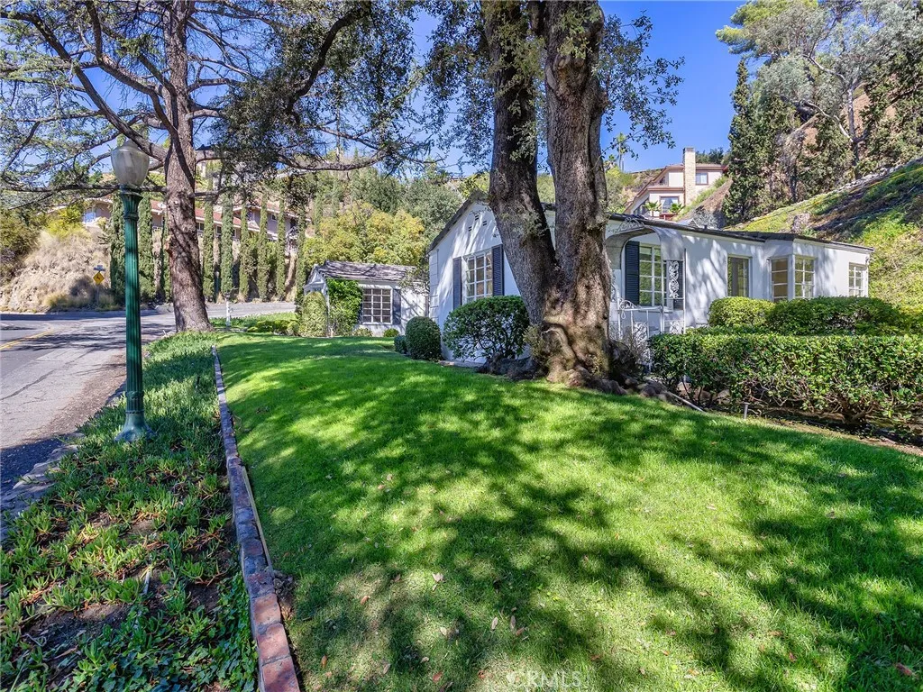 1620 Melwood Drive, Glendale, California 91207 home-pic-43