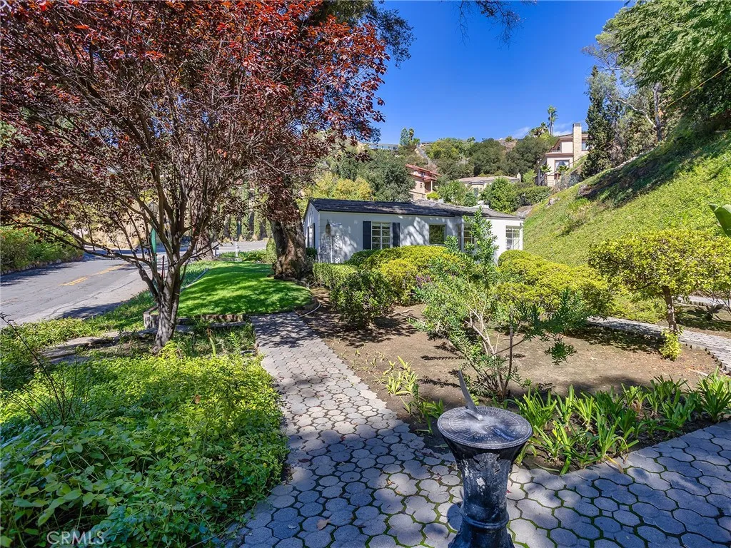 1620 Melwood Drive, Glendale, California 91207 home-pic-40