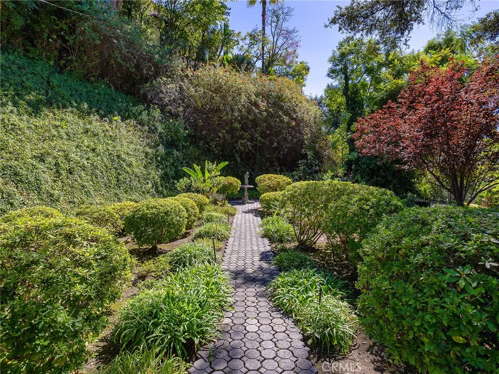 1620 Melwood Drive, Glendale, California 91207 home-pic-39