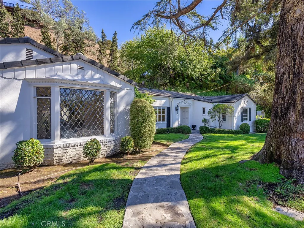 1620 Melwood Drive, Glendale, California 91207 home-pic-2