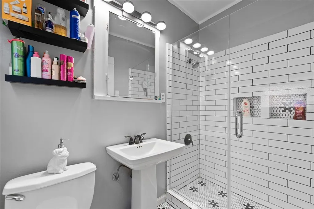 888 Linden, Long Beach, California 90813 home-pic-5