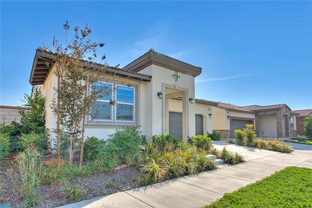 4068 E Amigos Privado, Ontario, California 91761 home-pic-2