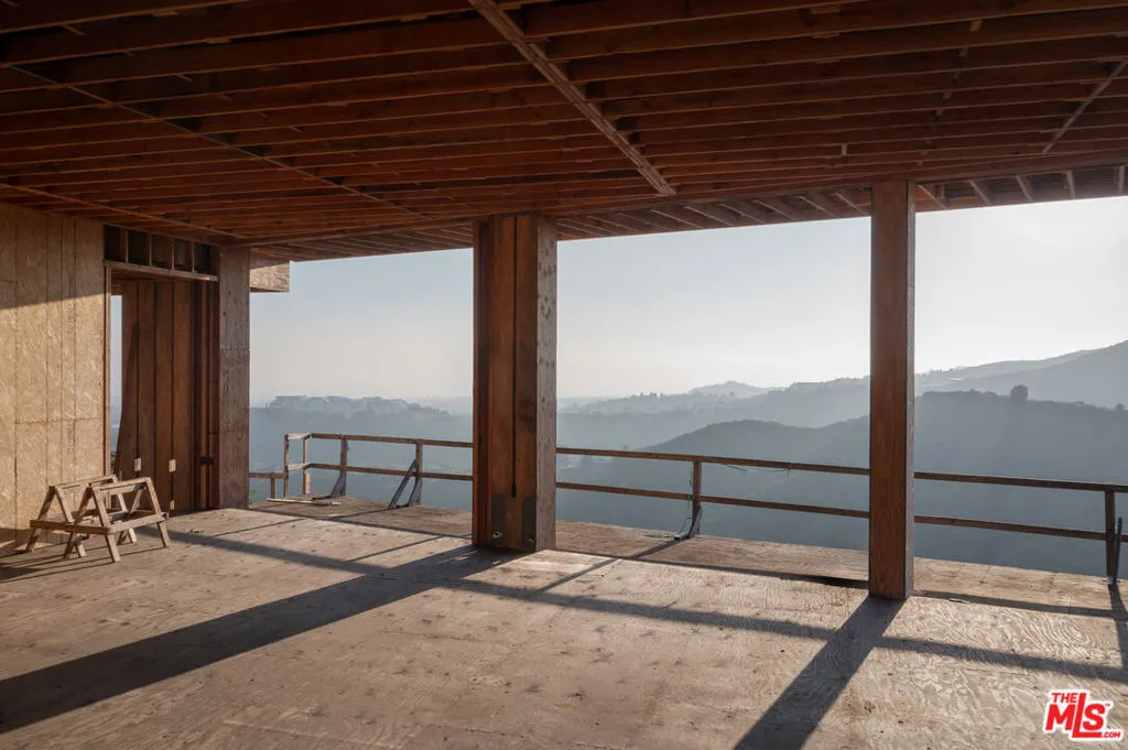 1341 Linda Flora Drive, Los Angeles, California 90049 home-pic-15