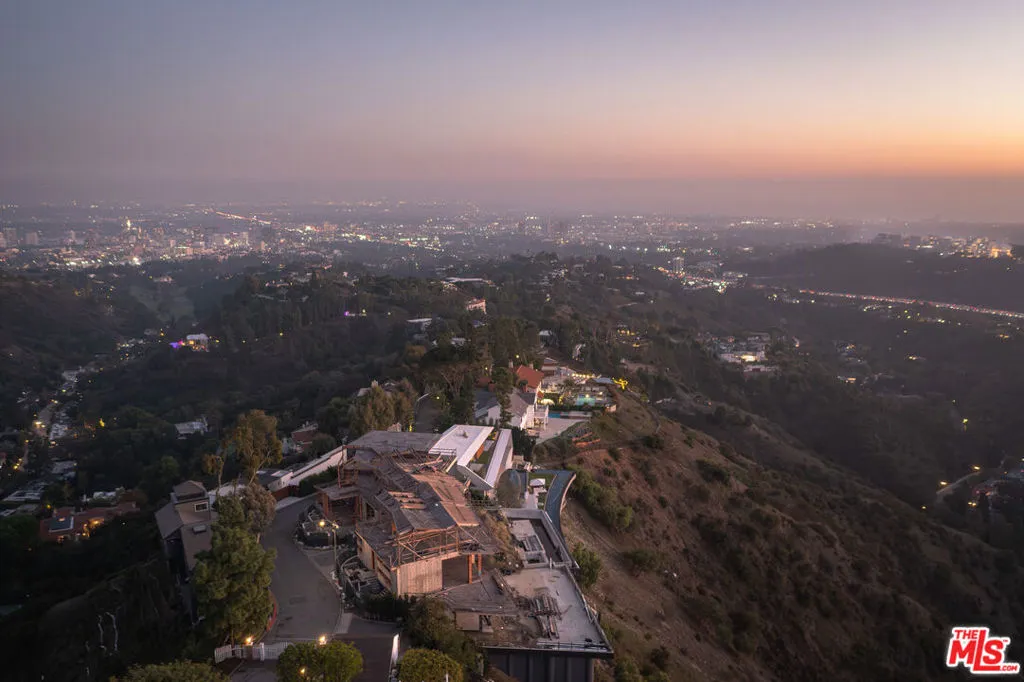 1341 Linda Flora Drive, Los Angeles, California 90049 home-pic-19