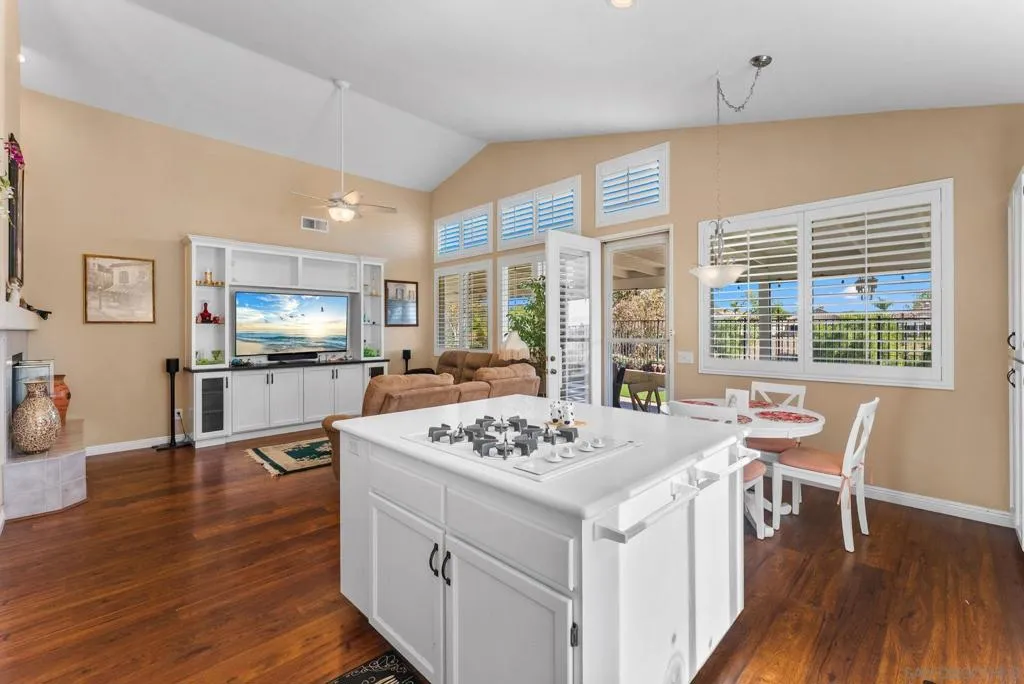 40222 Colony Dr, Murrieta, California 92562 home-pic-13