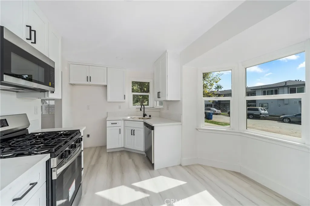 779 E Columbia, Pomona, California 91767 home-pic-11