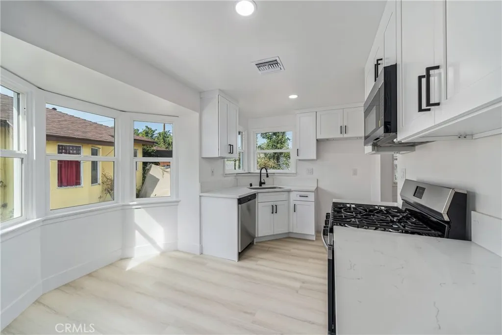 779 E Columbia, Pomona, California 91767 home-pic-26