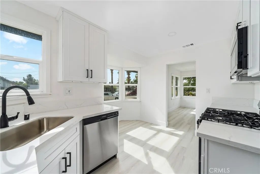 779 E Columbia, Pomona, California 91767 home-pic-14