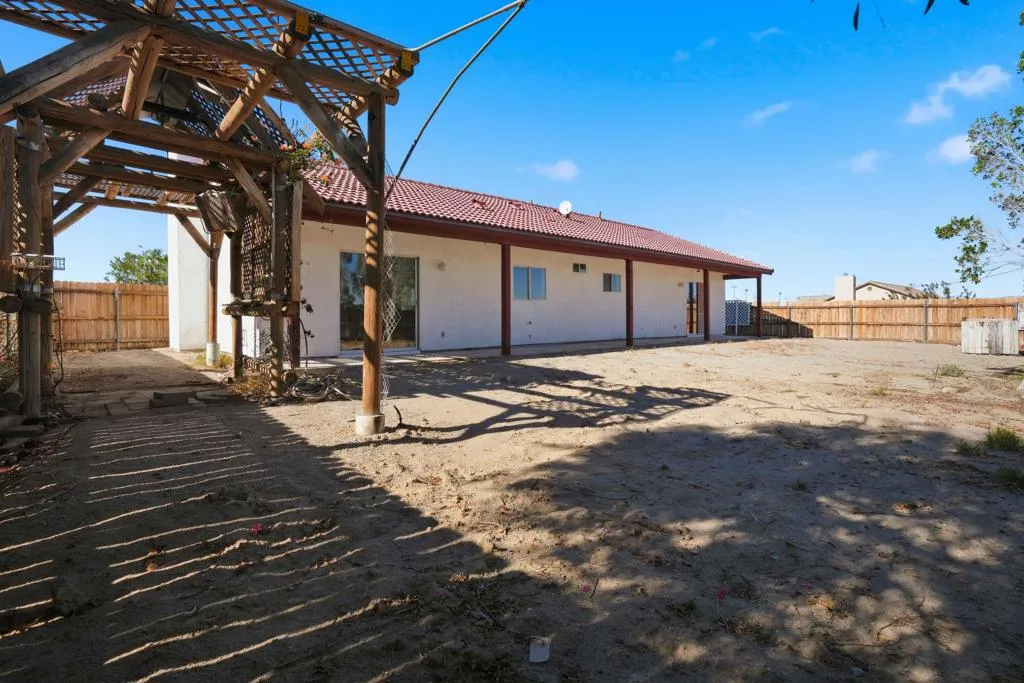 2352 Shore Isle Avenue, Thermal, California 92274 home-pic-35