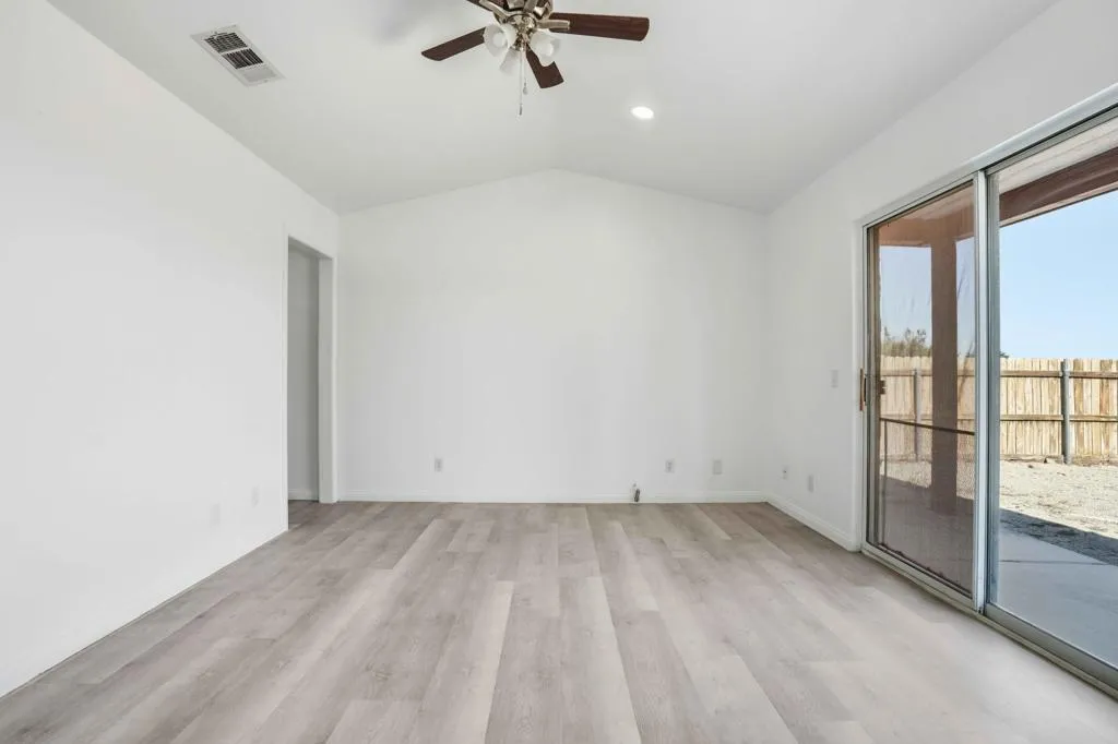 2352 Shore Isle Avenue, Thermal, California 92274 home-pic-25
