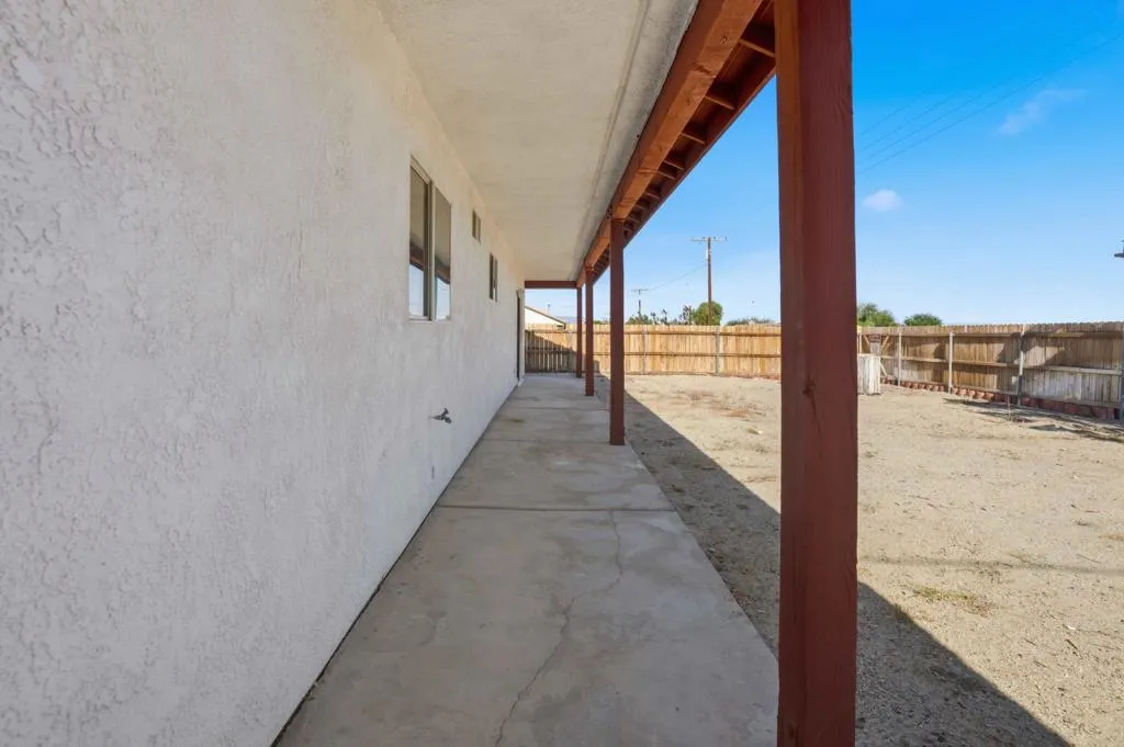 2352 Shore Isle Avenue, Thermal, California 92274 home-pic-33