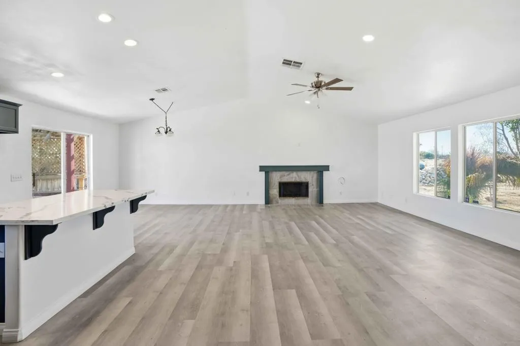 2352 Shore Isle Avenue, Thermal, California 92274 home-pic-6