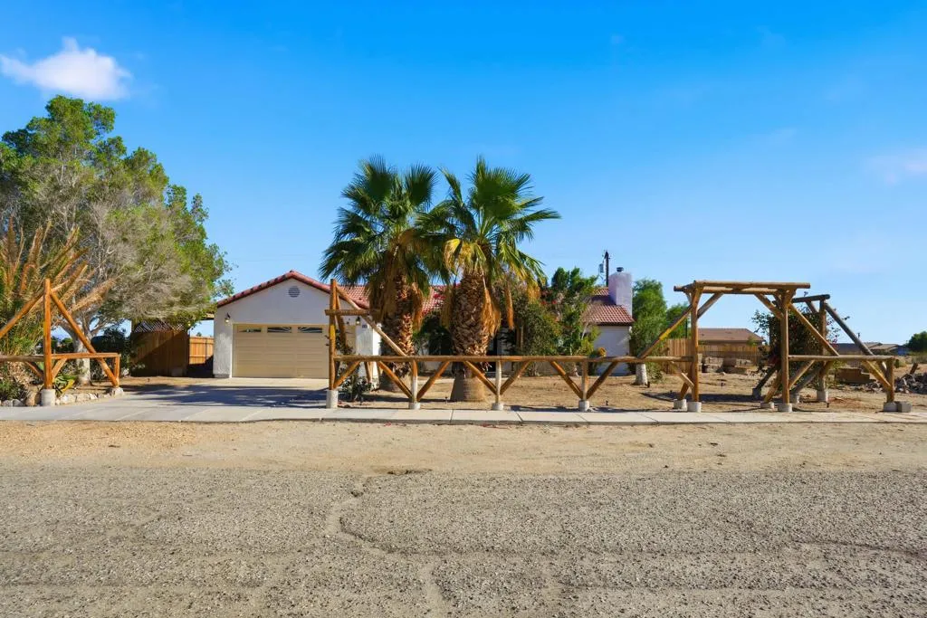 2352 Shore Isle Avenue, Thermal, California 92274 home-pic-0