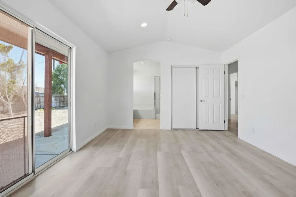 2352 Shore Isle Avenue, Thermal, California 92274 home-pic-24