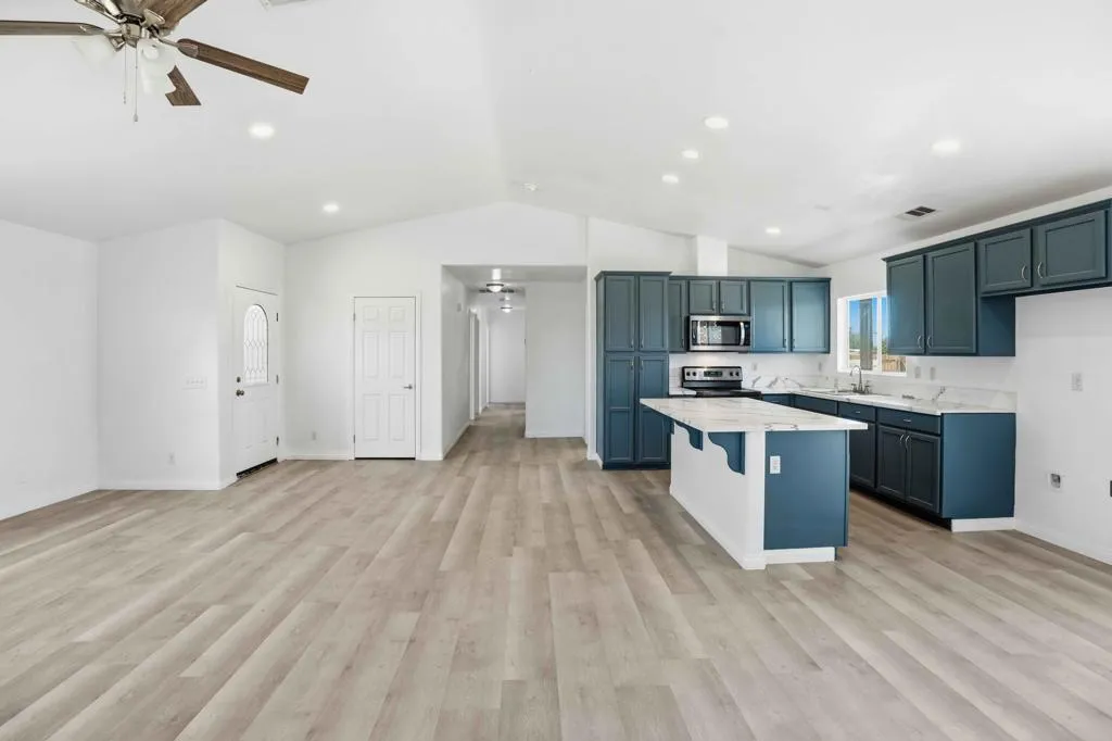 2352 Shore Isle Avenue, Thermal, California 92274 home-pic-4