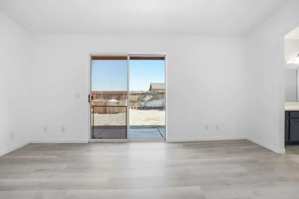 2352 Shore Isle Avenue, Thermal, California 92274 home-pic-23