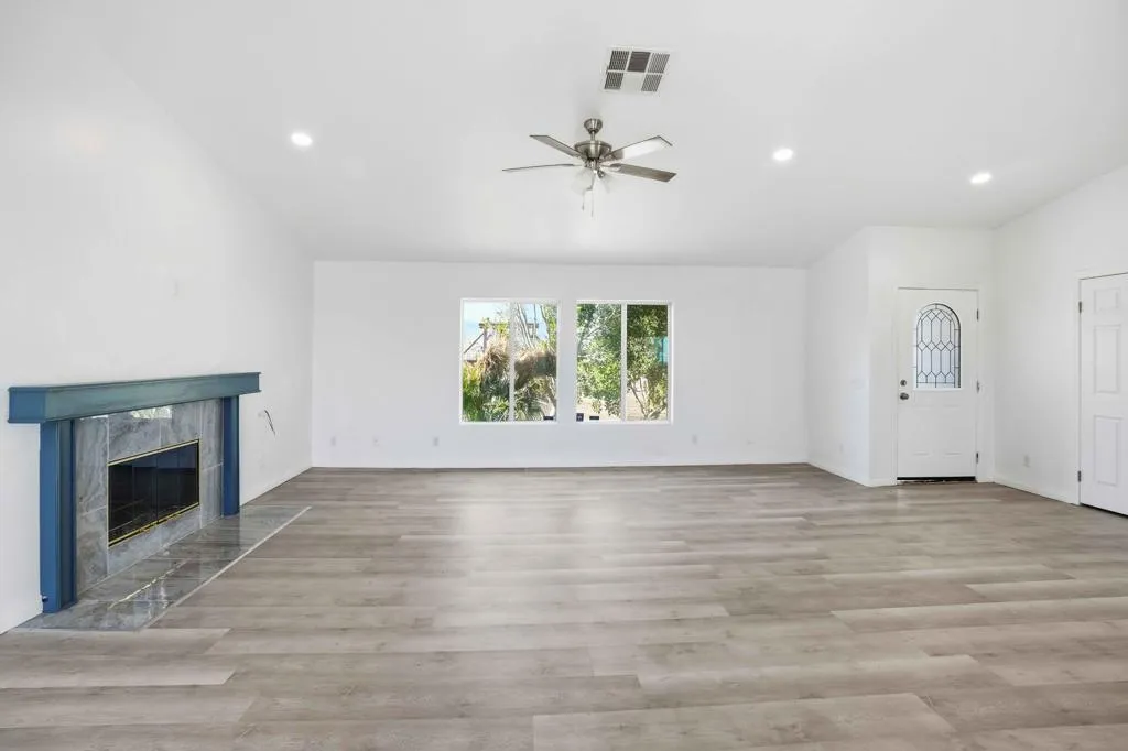 2352 Shore Isle Avenue, Thermal, California 92274 home-pic-8