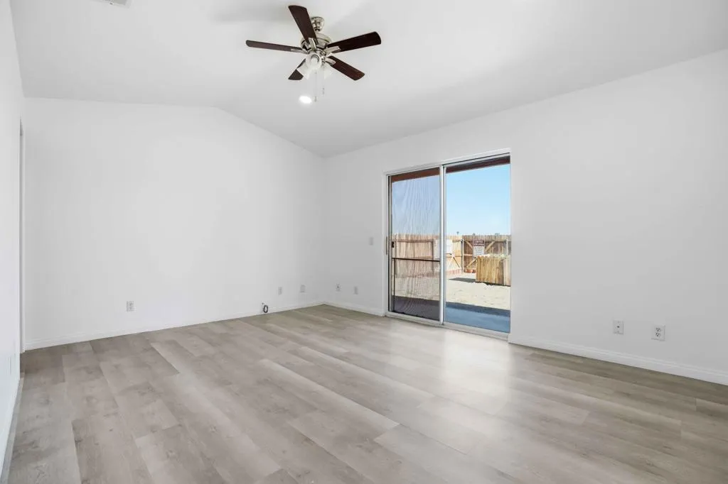 2352 Shore Isle Avenue, Thermal, California 92274 home-pic-22